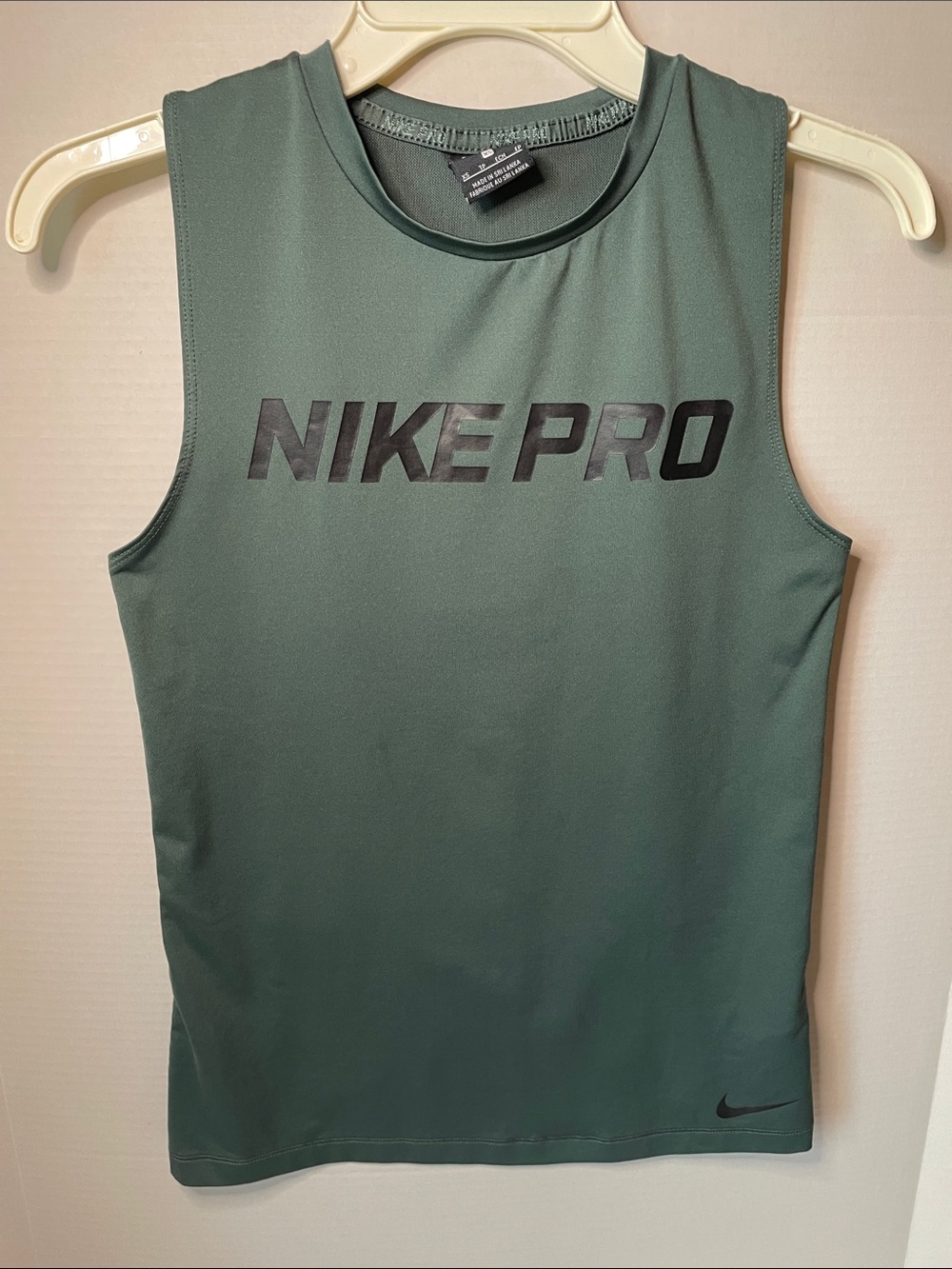 Nike Women's Size XS  Green Sleeveless Pro Training Tank with Black Logo